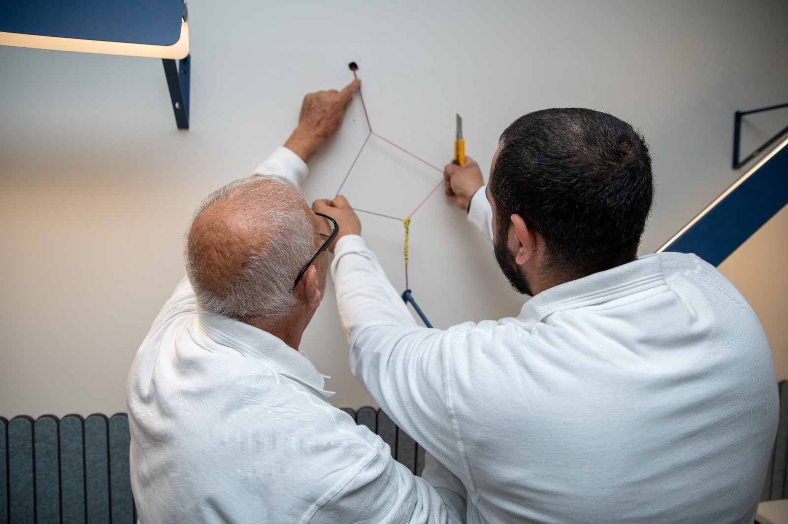 imgi_12_עבודת-צוות-הנדימן-3-1